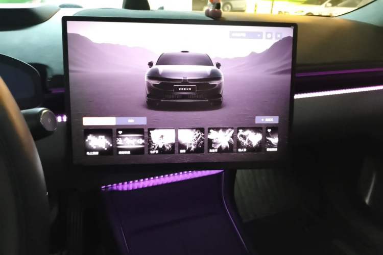 Used Zeekr 007 2025 Four-Wheel Drive Intelligent Driving Version 75 kWh Audio And AC Panel