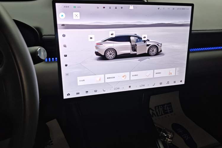 Used Zeekr 007 2025 Long-Range Rear-Wheel-Drive Intelligent Driving Version 100 kWh Audio And AC Panel