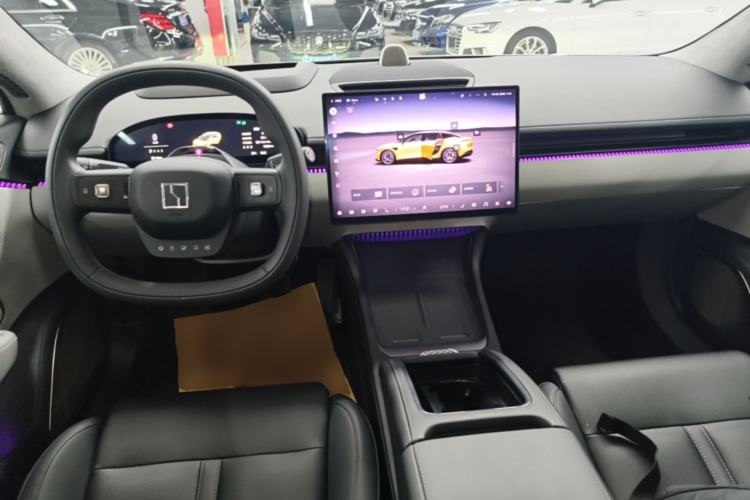 Used Zeekr 007 2025 Long-Range Rear-Wheel-Drive Intelligent Driving Version 100 kWh Center Console