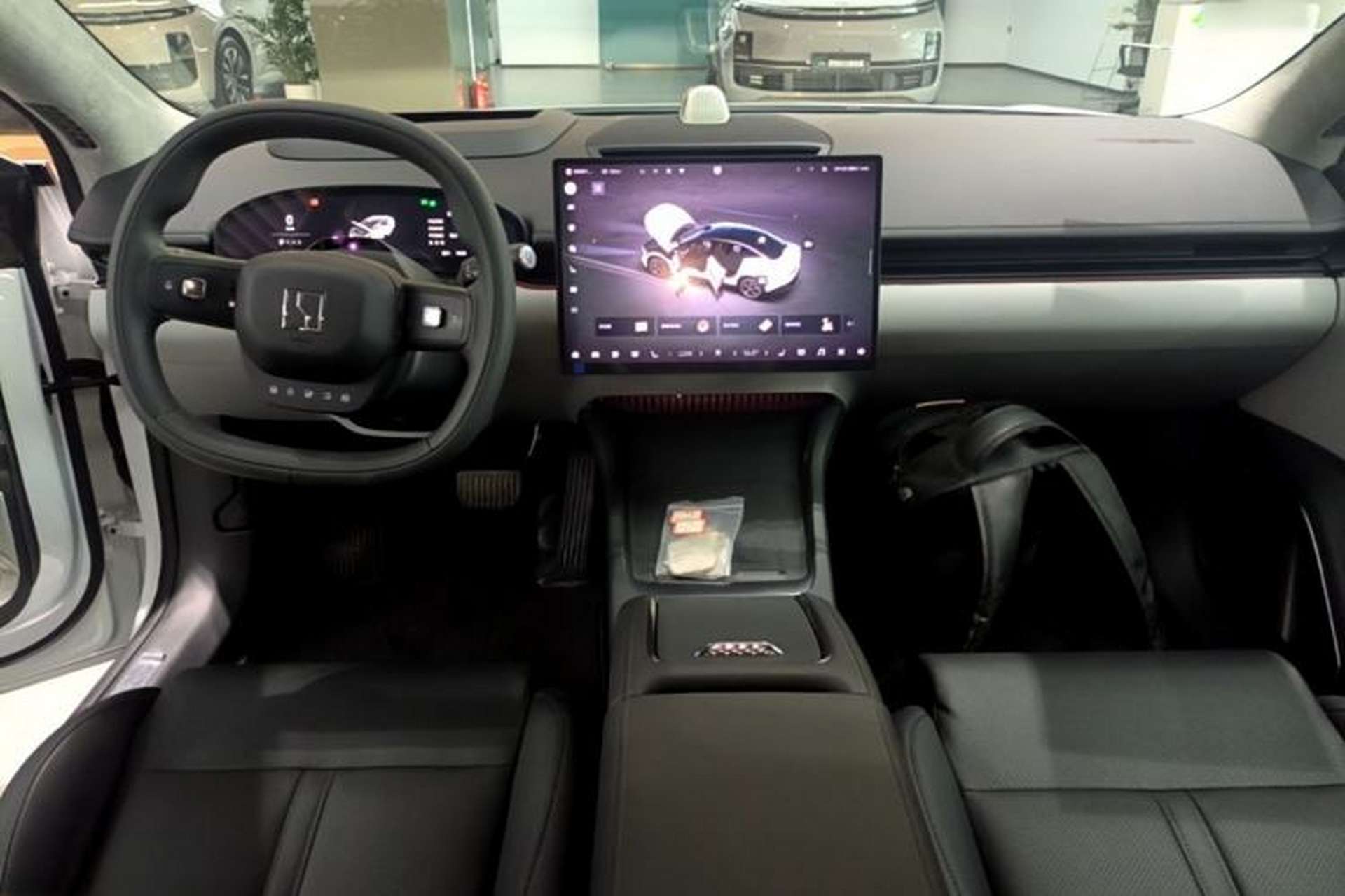 Used Zeekr 007 2025 Long-Range Rear-Wheel-Drive Intelligent Driving Version 100 kWh Center Console