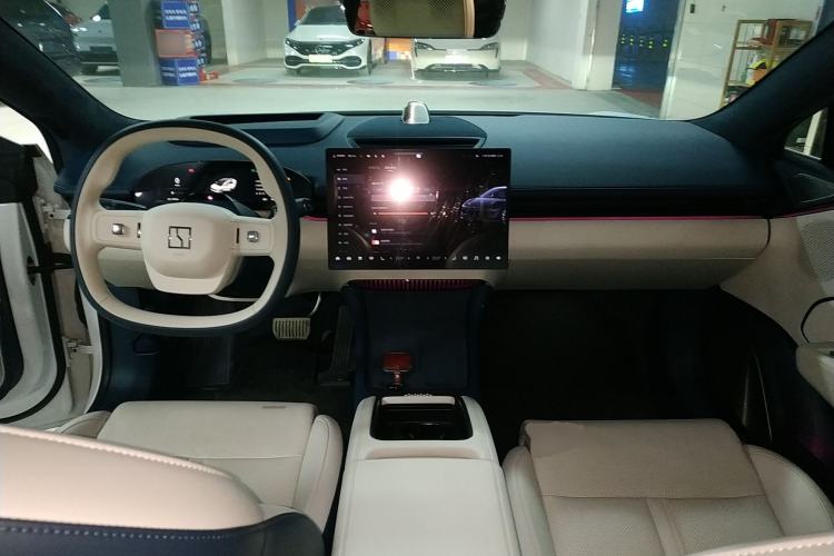 Used Zeekr 007 2025 Long-Range Rear-Wheel-Drive Intelligent Driving Version 100 kWh Center Console