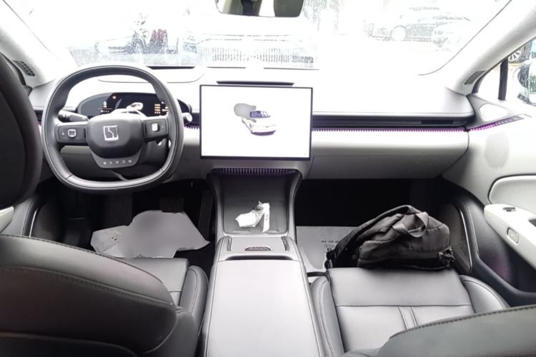 Used Zeekr 007 2025 Long-Range Rear-Wheel-Drive Intelligent Driving Version 100 kWh Center Console