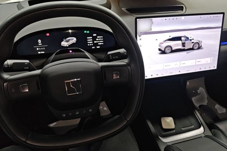 Used Zeekr 007 2025 Long-Range Rear-Wheel-Drive Intelligent Driving Version 100 kWh Center Console
