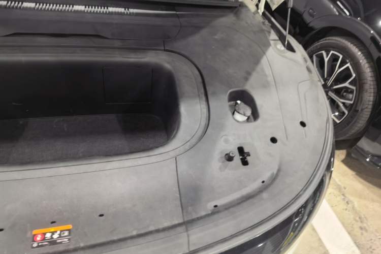 Used Zeekr 007 2025 Long-Range Rear-Wheel-Drive Intelligent Driving Version 100 kWh Engine Bay Left