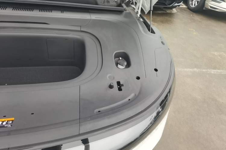 Used Zeekr 007 2025 Long-Range Rear-Wheel-Drive Intelligent Driving Version 100 kWh Engine Bay Left