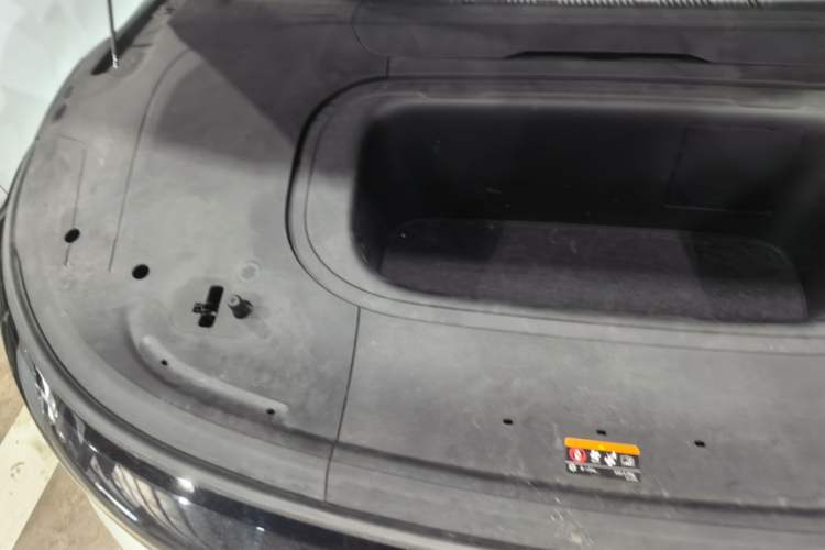 Used Zeekr 007 2025 Long-Range Rear-Wheel-Drive Intelligent Driving Version 100 kWh Engine Bay Right