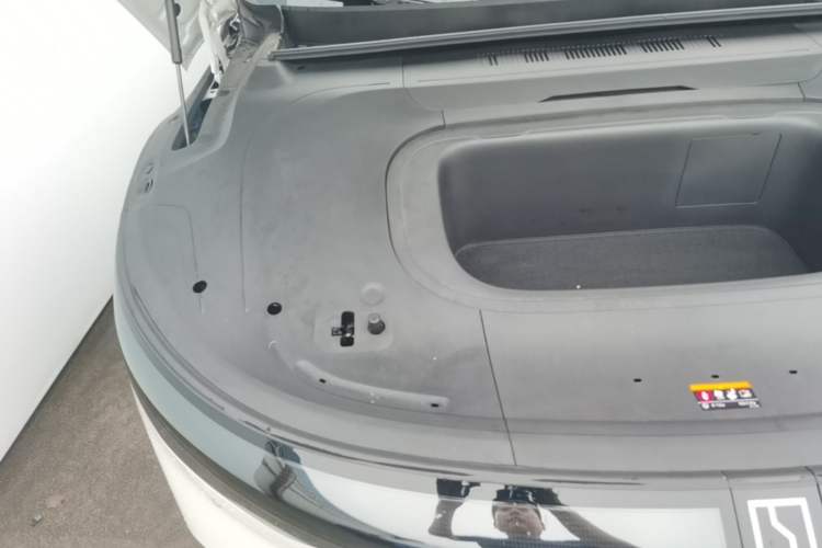 Used Zeekr 007 2025 Long-Range Rear-Wheel-Drive Intelligent Driving Version 100 kWh Engine Bay Right