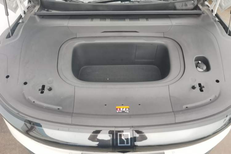 Used Zeekr 007 2025 Long-Range Rear-Wheel-Drive Intelligent Driving Version 100 kWh Engine Bay