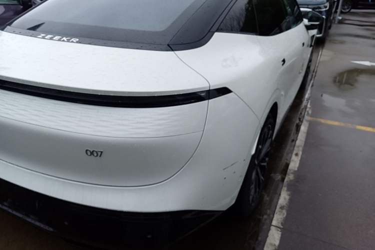 Used Zeekr 007 2025 Long-Range Rear-Wheel-Drive Intelligent Driving Version 100 kWh Exterior 3