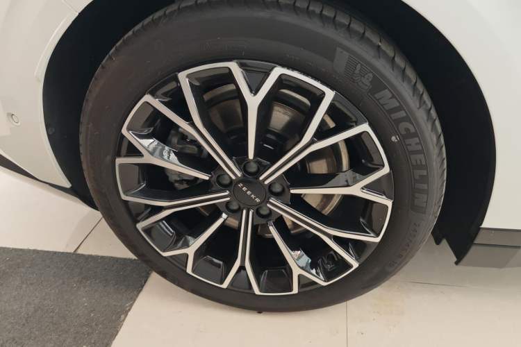Used Zeekr 007 2025 Long-Range Rear-Wheel-Drive Intelligent Driving Version 100 kWh Exterior 8