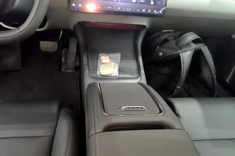 Used Zeekr 007 2025 Long-Range Rear-Wheel-Drive Intelligent Driving Version 100 kWh Gear Lever