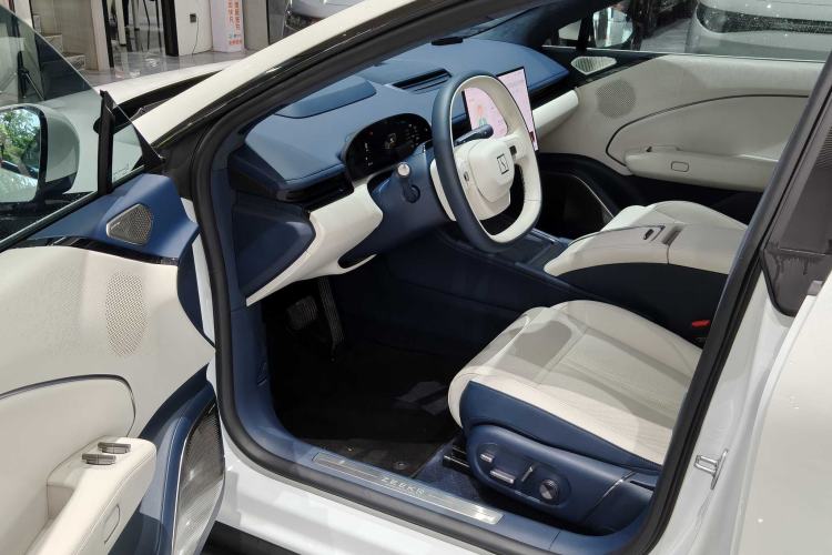 Used Zeekr 007 2025 Rear-Drive Intelligent Driving Version 75 kWh Interior 1