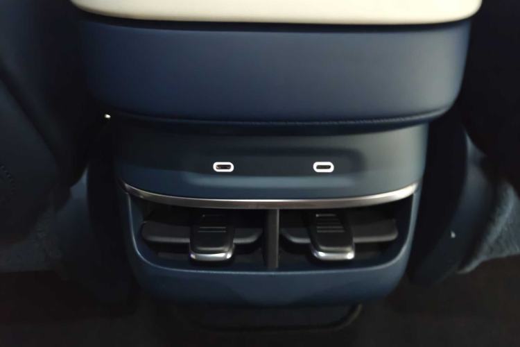 Used Zeekr 007 2025 Rear-Drive Intelligent Driving Version 75 kWh Interior 11