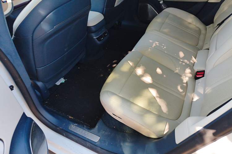 Used Zeekr 007 2025 Long-Range Rear-Wheel-Drive Intelligent Driving Version 100 kWh Interior 4