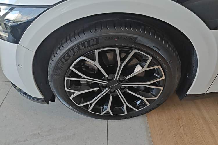 Used Zeekr 007 2025 Rear-Drive Intelligent Driving Version 75 kWh Left Front Wheel Hub