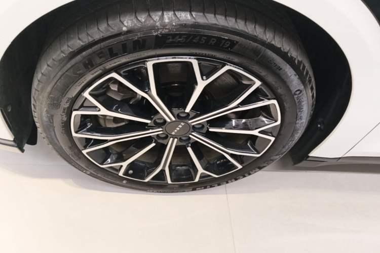 Used Zeekr 007 2025 Four-Wheel Drive Intelligent Driving Version 75 kWh Left Front Wheel Hub
