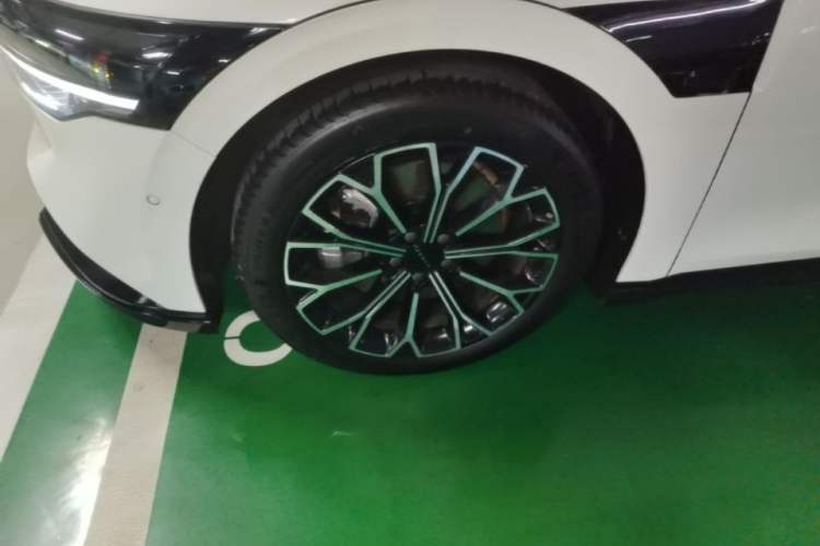 Used Zeekr 007 2025 Long-Range Rear-Wheel-Drive Intelligent Driving Version 100 kWh Left Front Wheel Hub