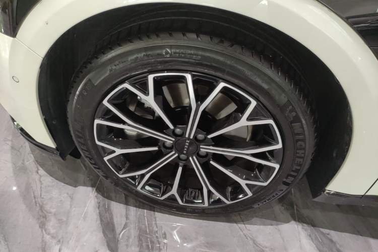 Used Zeekr 007 2025 Rear-Drive Intelligent Driving Version 75 kWh Left Front Wheel Hub