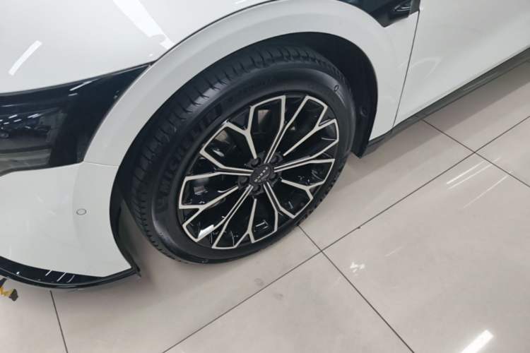 Used Zeekr 007 2025 Long-Range Rear-Wheel-Drive Intelligent Driving Version 100 kWh Left Front Wheel Hub