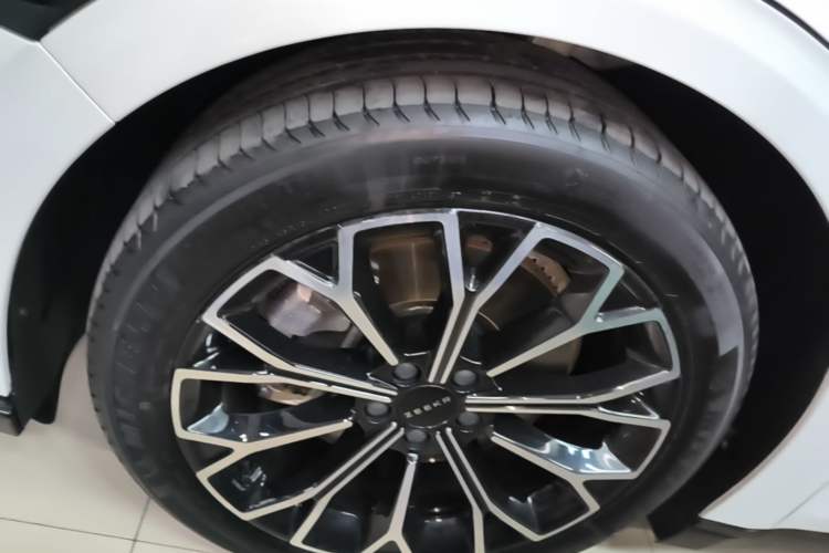 Used Zeekr 007 2025 Rear-Drive Intelligent Driving Version 75 kWh Left Front Wheel Hub