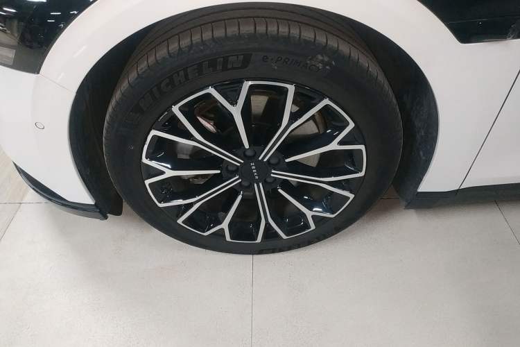 Used Zeekr 007 2025 Long-Range Rear-Wheel-Drive Intelligent Driving Version 100 kWh Left Front Wheel Hub
