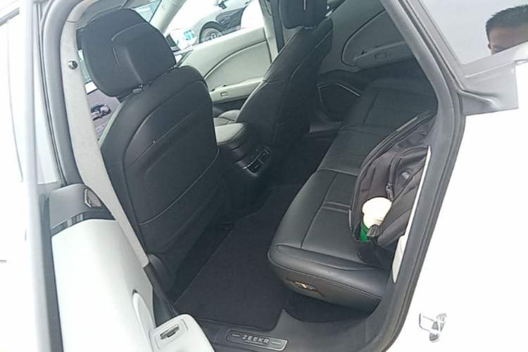 Used Zeekr 007 2025 Long-Range Rear-Wheel-Drive Intelligent Driving Version 100 kWh Left Rear Seat