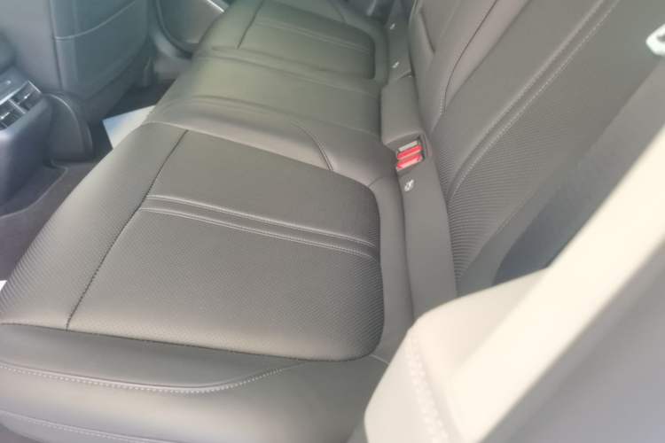 Used Zeekr 007 2025 Long-Range Rear-Wheel-Drive Intelligent Driving Version 100 kWh Left Rear Seat