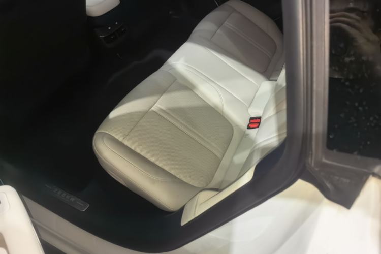Used Zeekr 007 2025 Long-Range Rear-Wheel-Drive Intelligent Driving Version 100 kWh Left Rear Seat