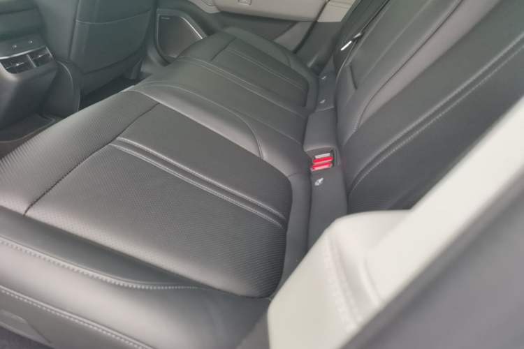 Used Zeekr 007 2025 Long-Range Rear-Wheel-Drive Intelligent Driving Version 100 kWh Left Rear Seat