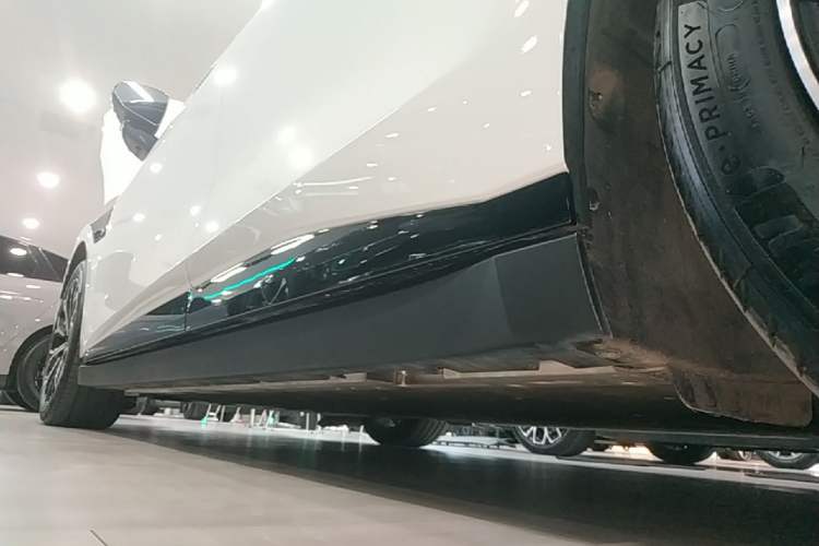 Used Zeekr 007 2025 Long-Range Rear-Wheel-Drive Intelligent Driving Version 100 kWh Left Side Sill