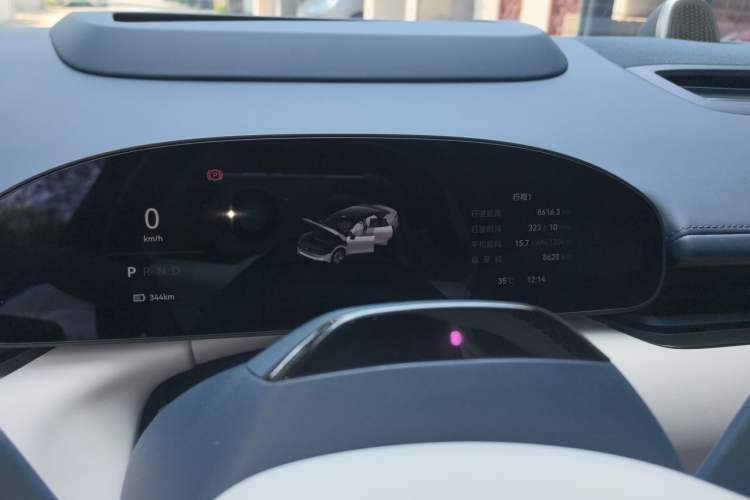 Used Zeekr 007 2025 Rear-Drive Intelligent Driving Version 75 kWh Odometer Close Up