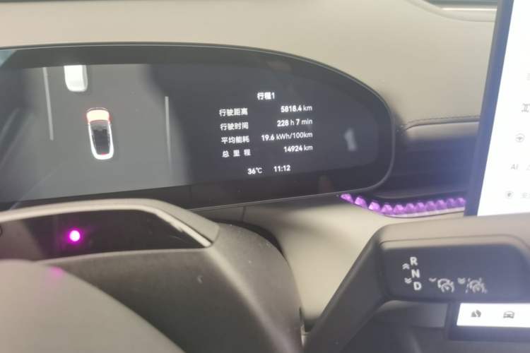 Used Zeekr 007 2025 Long-Range Rear-Wheel-Drive Intelligent Driving Version 100 kWh Odometer Close Up
