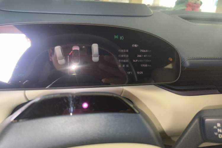 Used Zeekr 007 2025 Rear-Drive Intelligent Driving Version 75 kWh Odometer Close Up