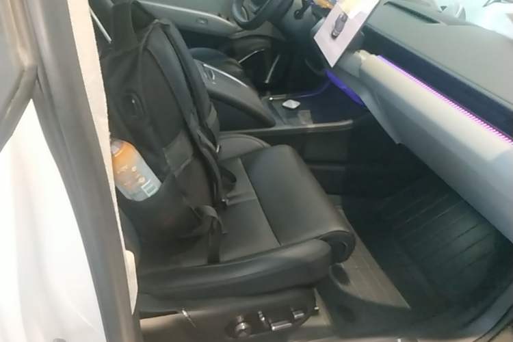 Used Zeekr 007 2025 Rear-Drive Intelligent Driving Version 75 kWh Right Front Seat