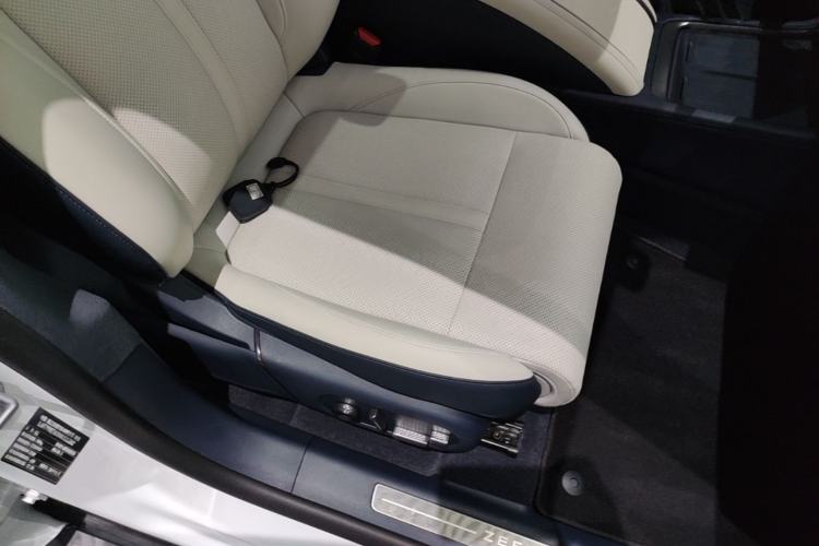 Used Zeekr 007 2025 Rear-Drive Intelligent Driving Version 75 kWh Right Front Seat