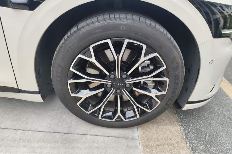 Used Zeekr 007 2025 Rear-Drive Intelligent Driving Version 75 kWh Right Front Wheel Hub