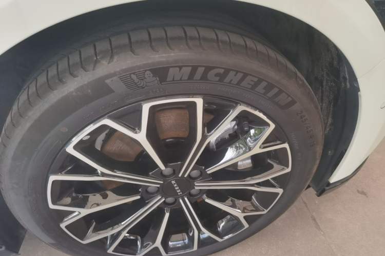Used Zeekr 007 2025 Long-Range Rear-Wheel-Drive Intelligent Driving Version 100 kWh Right Front Wheel Hub