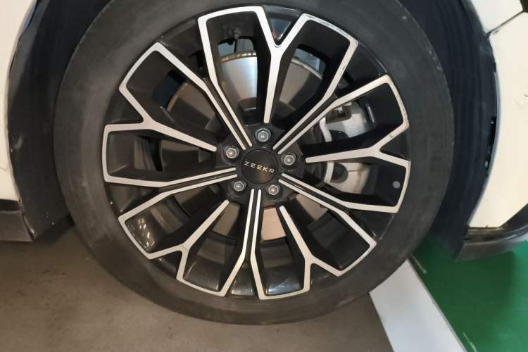 Used Zeekr 007 2025 Four-Wheel Drive Intelligent Driving Version 75 kWh Right Front Wheel Hub