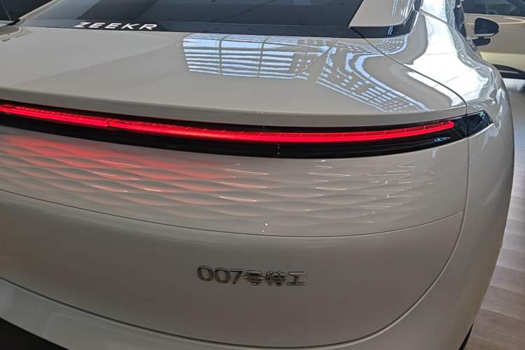 Used Zeekr 007 2025 Rear-Drive Intelligent Driving Version 75 kWh Right Rear Taillight