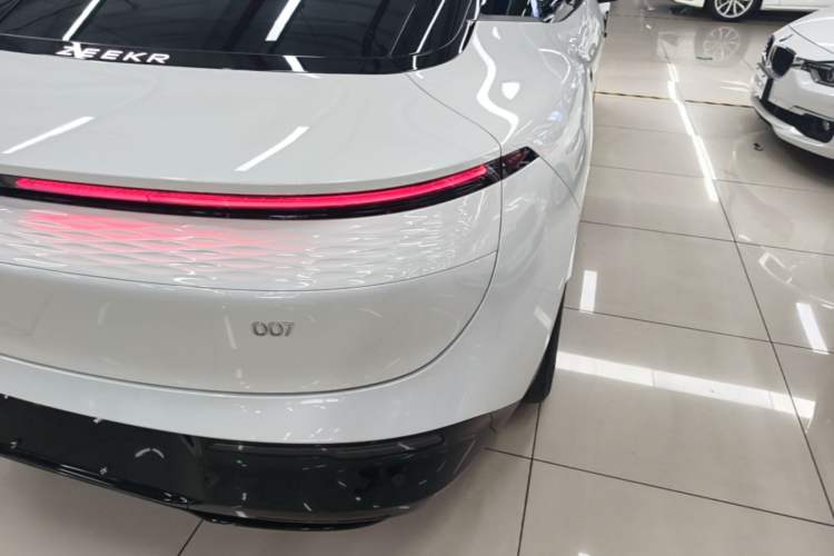 Used Zeekr 007 2025 Long-Range Rear-Wheel-Drive Intelligent Driving Version 100 kWh Right Rear Taillight