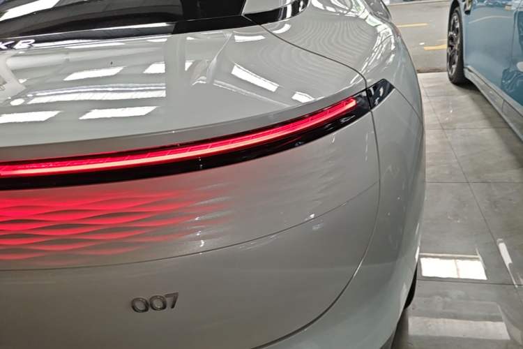 Used Zeekr 007 2025 Long-Range Rear-Wheel-Drive Intelligent Driving Version 100 kWh Right Rear Taillight