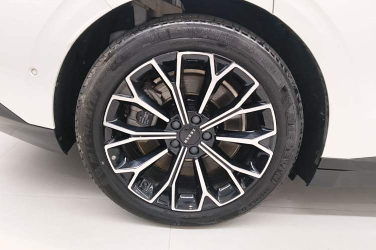 Used Zeekr 007 2025 Four-Wheel Drive Intelligent Driving Version 75 kWh Right Rear Wheel Hub