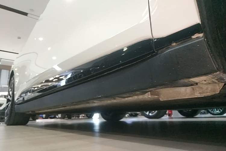 Used Zeekr 007 2025 Long-Range Rear-Wheel-Drive Intelligent Driving Version 100 kWh Right Side Sill