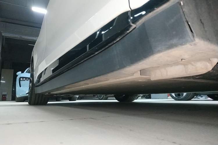 Used Zeekr 007 2025 Long-Range Rear-Wheel-Drive Intelligent Driving Version 100 kWh Right Side Sill
