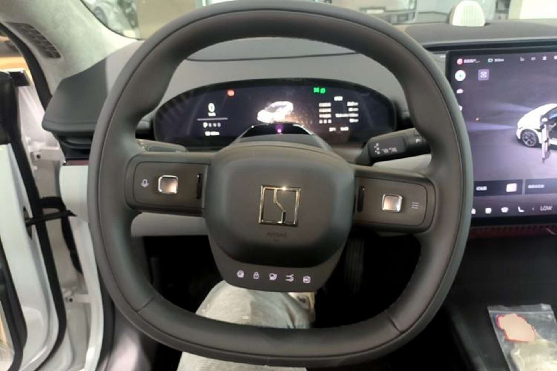 Used Zeekr 007 2025 Long-Range Rear-Wheel-Drive Intelligent Driving Version 100 kWh Steering Wheel