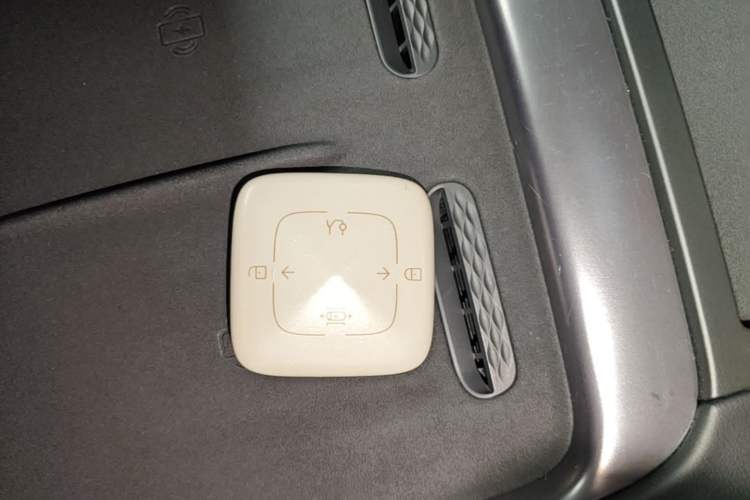 Used Zeekr 007 2025 Long-Range Rear-Wheel-Drive Intelligent Driving Version 100 kWh Vehicle Key