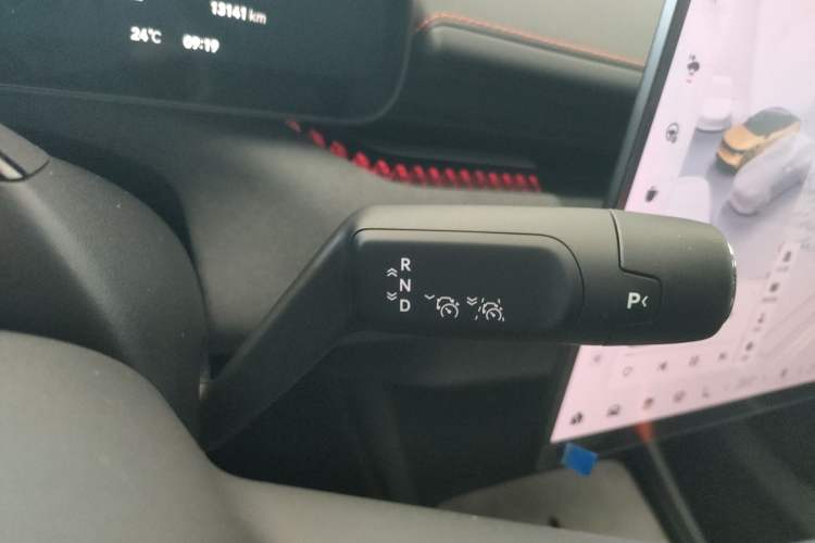 Used Zeekr 007 2025 Four-Wheel-Drive Performance Version 100 kWh Gear Lever