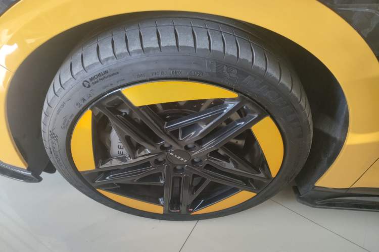 Used Zeekr 007 2025 Four-Wheel-Drive Performance Version 100 kWh Left Front Wheel Hub