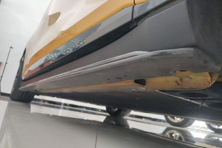 Used Zeekr 007 2025 Four-Wheel-Drive Performance Version 100 kWh Right Side Sill