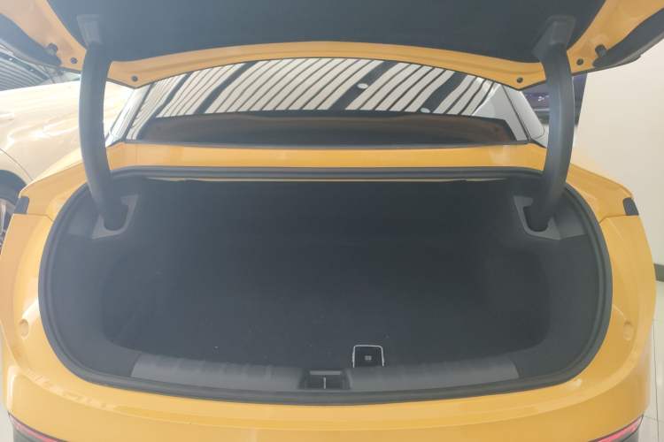 Used Zeekr 007 2025 Four-Wheel-Drive Performance Version 100 kWh Trunk